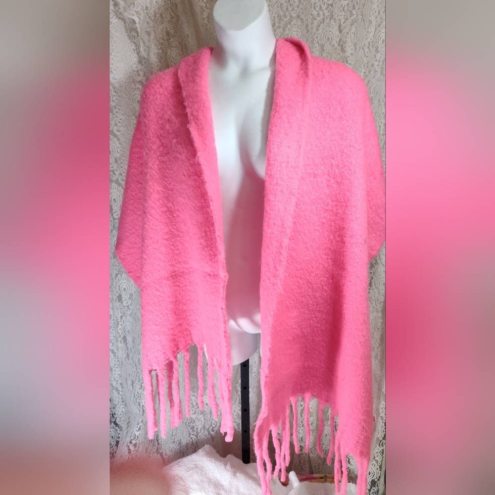 Oversized Thick Boucle  Neon Pink Fringed Shawl Scarf Wrap NWOT
